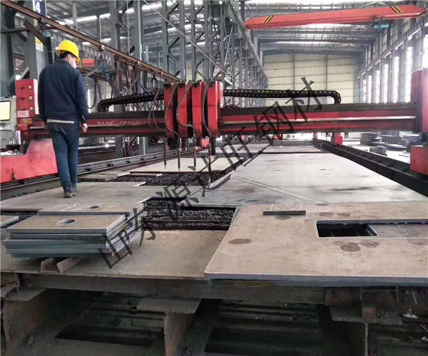 如何減少nm400耐磨鋼板在鑄造過程中的變形